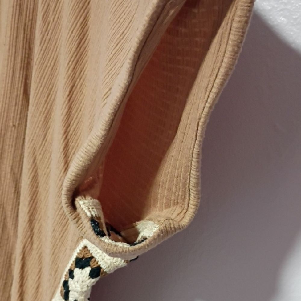 Fred David Ribbed Tan Top - Picture 8 of 8